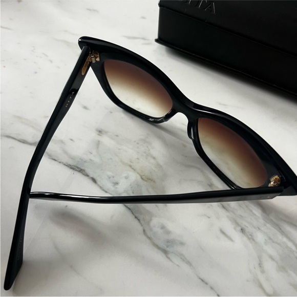 Dita Magnifique Cat Eye Sunglasses 🕶️✨ - Picture 3 of 7
